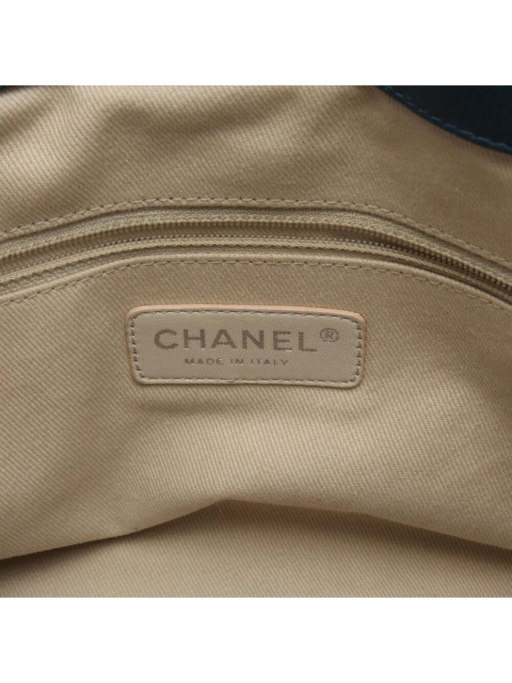Chanel Tote Quilted Navy Caviar Leather Jumbo CC Logo Chain - Picture 4 of 9
